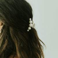hera pearl hair clip